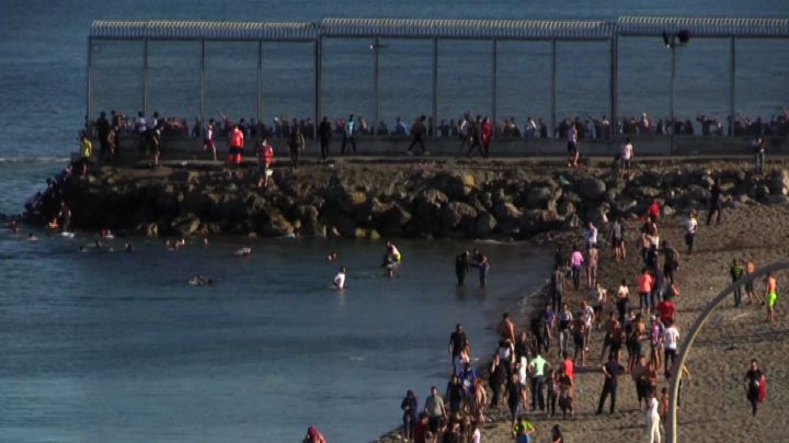 Arrivi record a Ceuta in Spagna, almeno 5000 migranti in 1 giorno