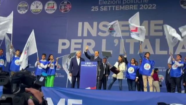 La destra chiude campagna a Piazza del Popolo, i leader sul palco