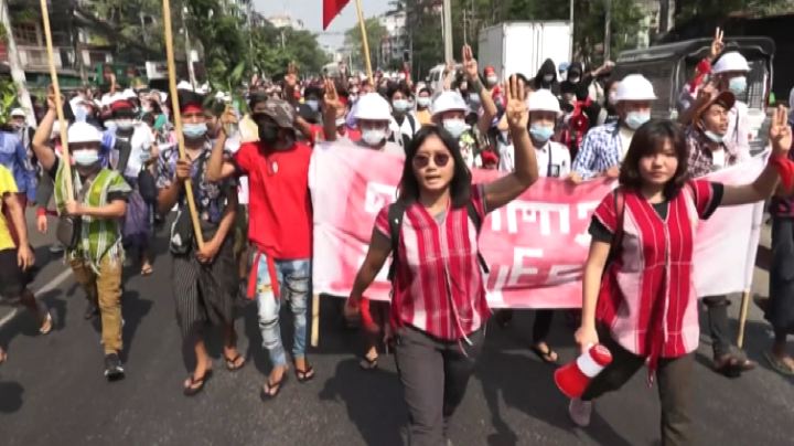 Myanmar, proteste dei cittadini contro il colpo di stato militare