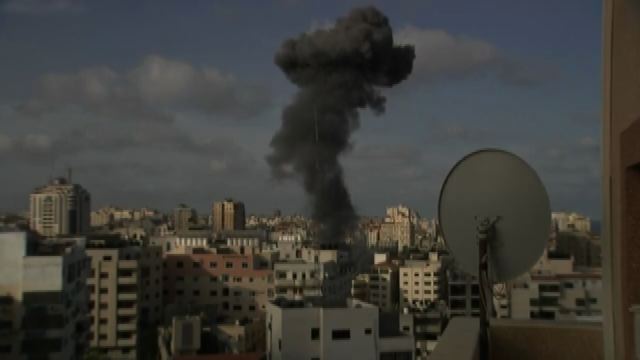 Pesanti raid Israele a Gaza al termine di settimana di violenze