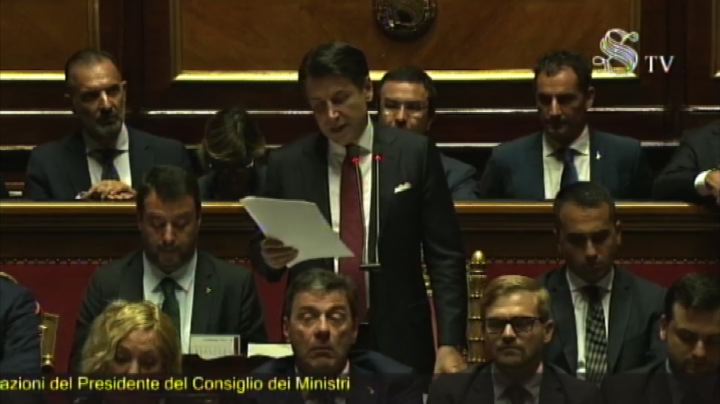 Conte: irresponsabile accostare simboli religiosi a slogan