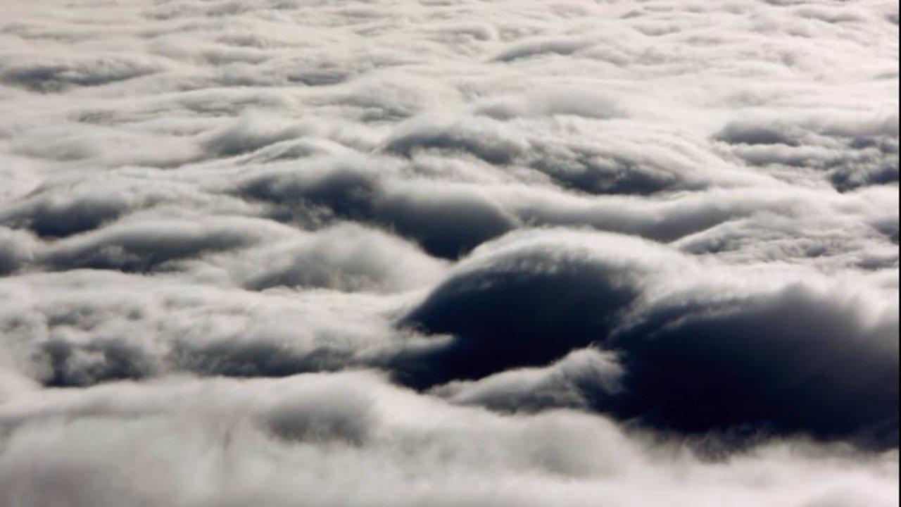 HD - Cloud Timelaps: Above the city of Innsbruck