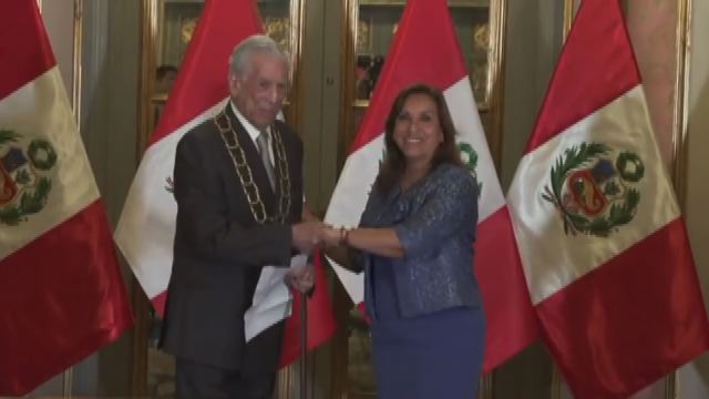 Vargas Llosa attacca Paesi che contestano la presidente Boluarte