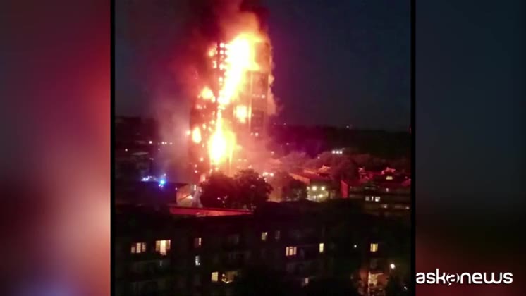 Londra, incendio a Grenfell Tower. Almeno 50 feriti. Possibili morti