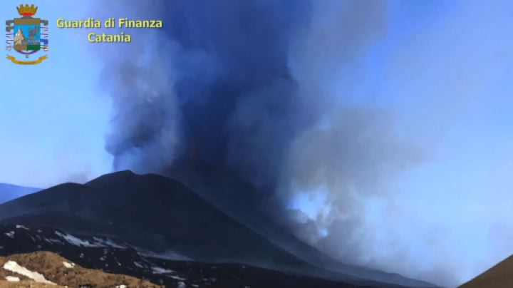 Continua l'attività eruttiva sull'Etna