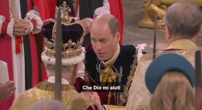 Il principe William giura fedeltà al padre re Carlo III