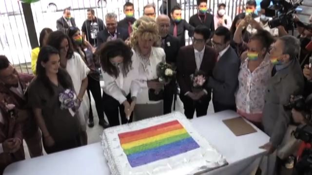 Messico, nozze gay di massa alla vigilia del Pride