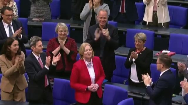 Una donna Spd nuova presidente Bundestag, inizia il dopo Merkel