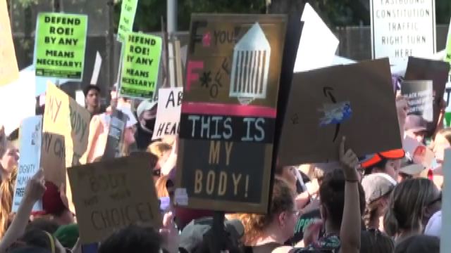 Usa, abolito il diritto all'aborto: proteste in decine di città