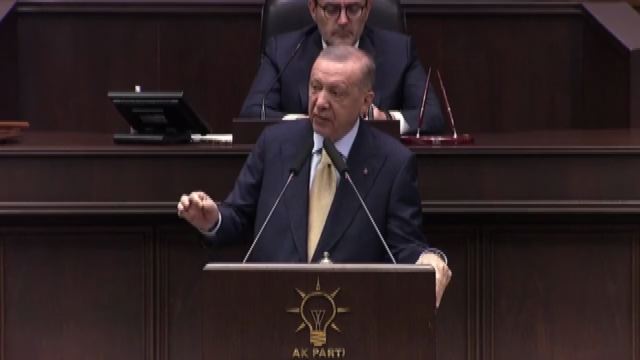 Erdogan minaccia offensiva contro i "terroristi" curdi in Siria