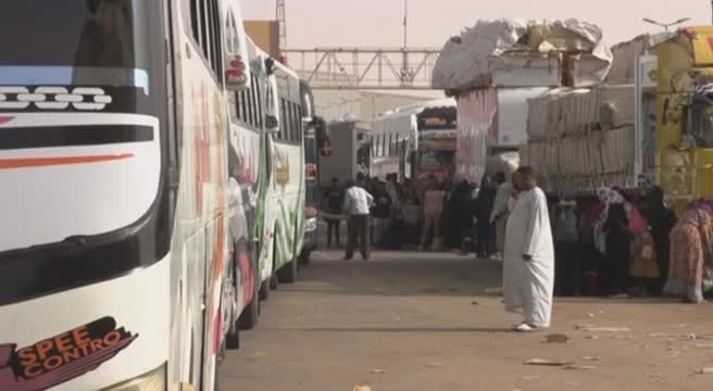 Un mese di scontri Sudan, quasi un milione di sfollati