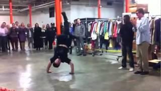 AMAZING !! STREET PERFORMER(MARCQIESE MARC) BATTLES NYPD COP TO STREET PERFORM