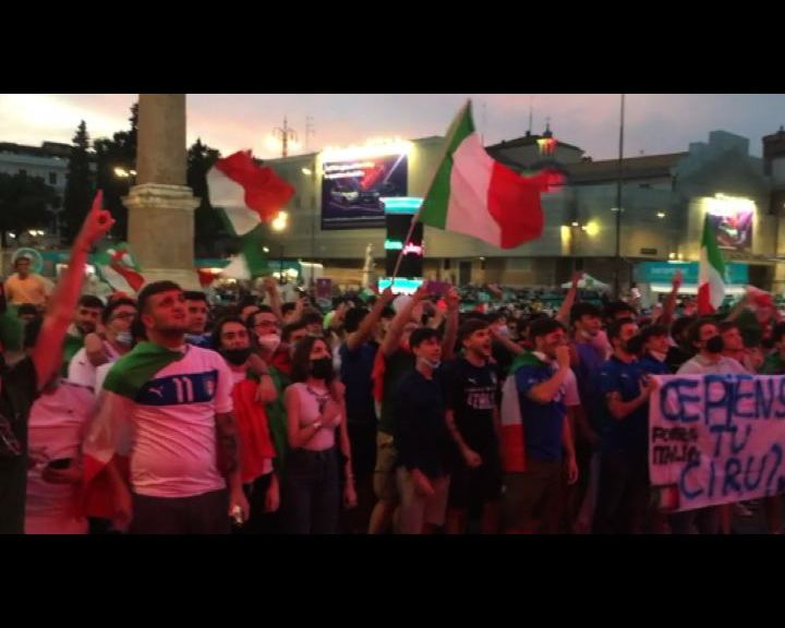 Europei, fan zone a piazza del Popolo: Roma si tinge d'azzurro