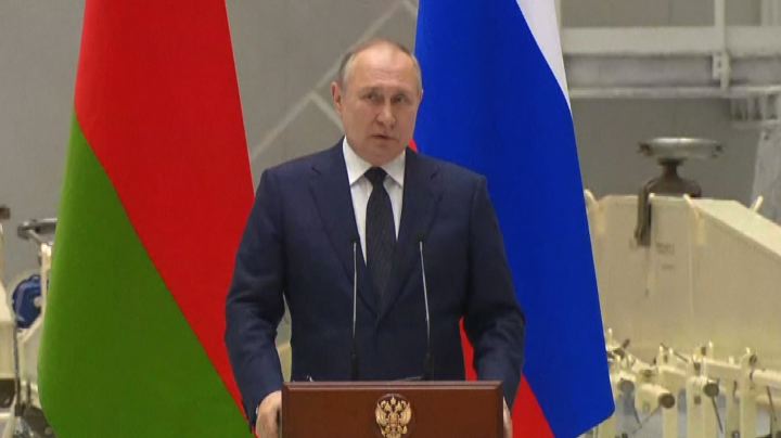 Putin: "continueremo con calma l'operazione in Ucraina"