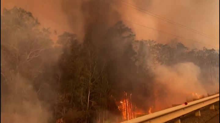 Incendi Australia, venti a 100 km l'ora: richiamati i riservisti