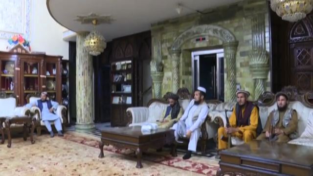Lusso e kalashnikov, la nuova vita dei talebani a Kabul