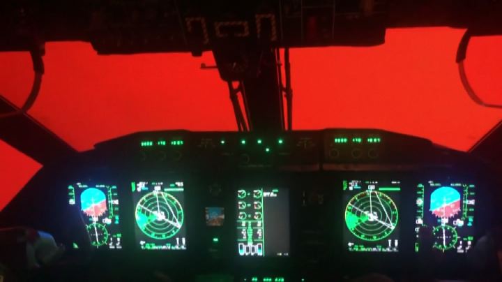 Incendi Australia, i piloti in volo in un cielo infuocato