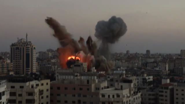Nuovi raid di Israele su Gaza. Nella striscia 144 vittime