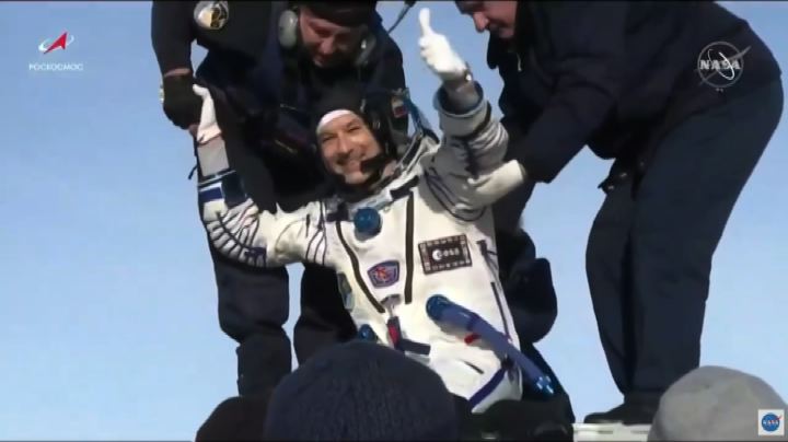 Spazio, l'astronauta Luca Parmitano è rientrato sulla Terra