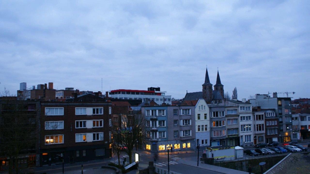 HD - Kortrijk goes into the night - Timelapse