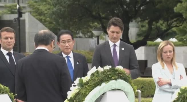 Al via il G7, i leader omaggiano le vittime dell'atomica a Hiroshima