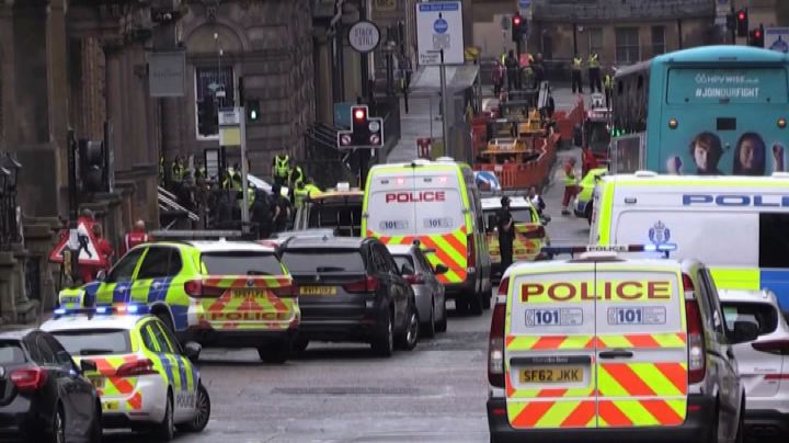 Attacco con coltello a Glasgow, ucciso l'assalitore. Sei feriti