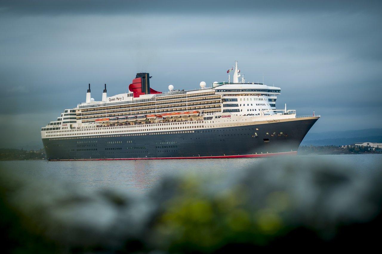 HD - Queen Mary 2 arrives in Oslo