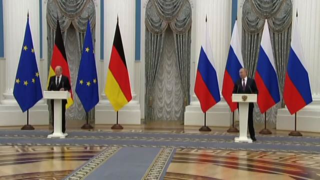 Ucraina, segnali di distensione nell'incontro Putin-Scholz