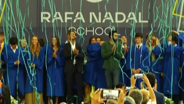 Nadal il campione distribuisce i diplomi della sua Accademia