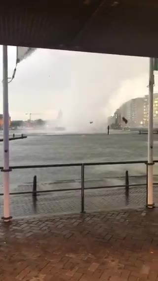 Tromba marina ad Amsterdam: danni materiali ma nessuna vittima