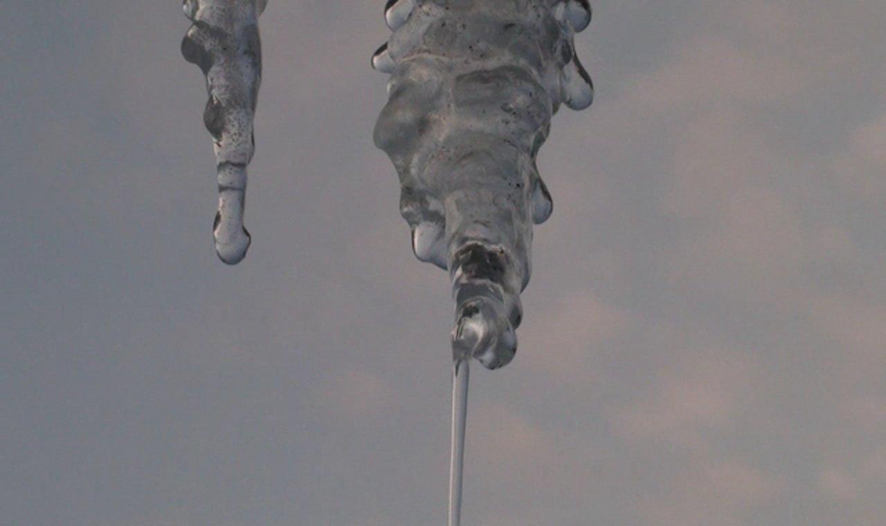 HD - Icicle dripping
