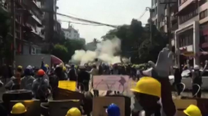 Myanmar, nuvola di gas investe manifestanti anti colpo di stato