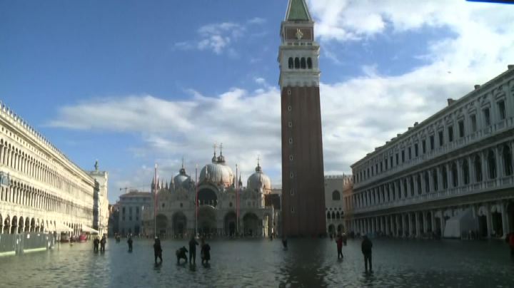 Venezia dopo l'alluvione, Piazza San Marco allagata
