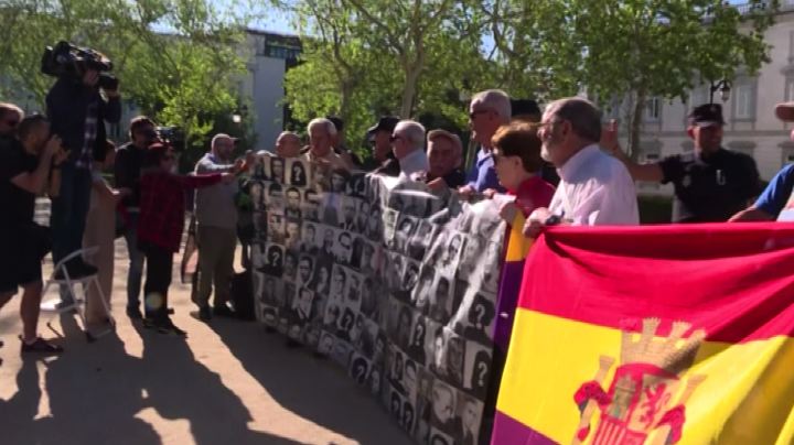 La Corte suprema spagnola autorizza la riesumazione di Franco