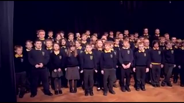 Bambina autistica canta Hallelujah