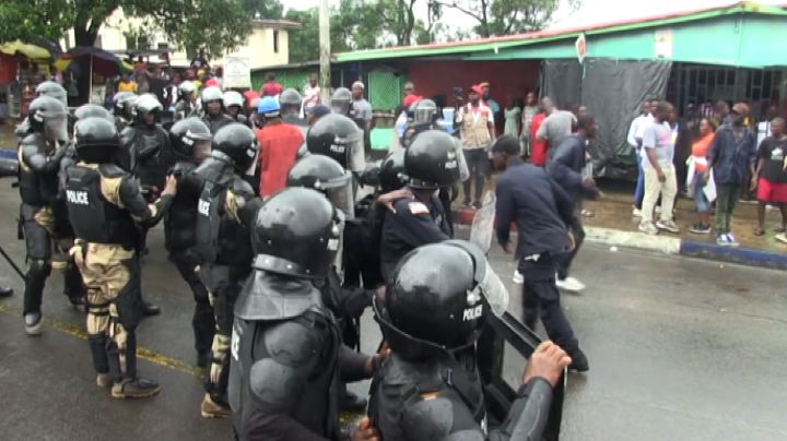 Liberia, ancora proteste in piazza il presidente George Weah