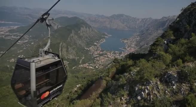 Montenegro, una funivia panoramica sulla baia patrimonio Unesco