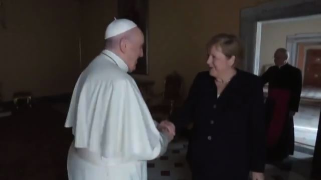Visita di congedo di Merkel a Roma, l'incontro con Papa Francesco