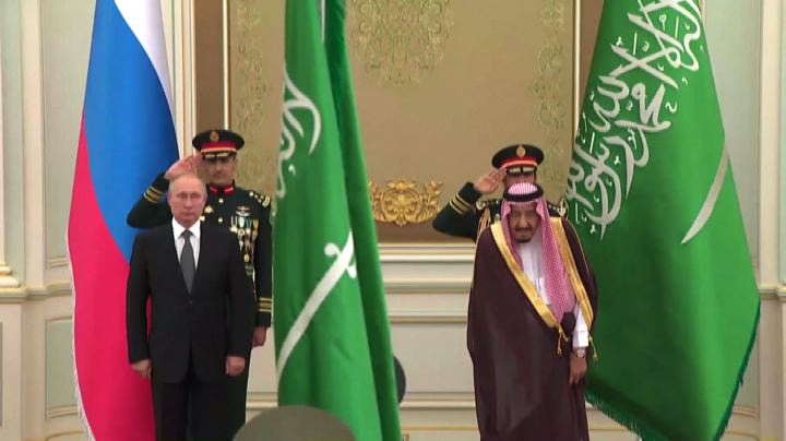Putin visita re Salman a Riad e firma un accordo petrolifero