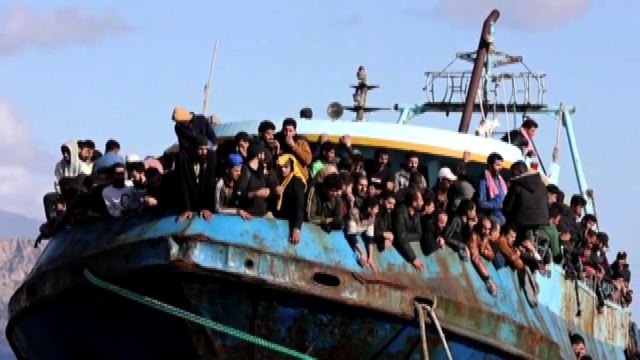 In Grecia tratta in salvo una nave con centinaia di migranti