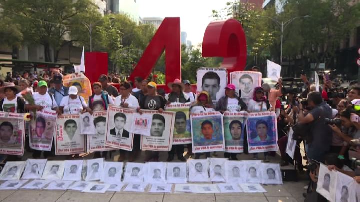 Messico, grande corteo a 5 anni dalla scomparsa di 43 studenti
