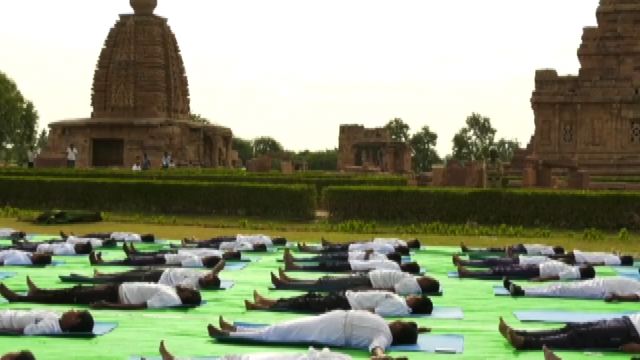 Yoga day, in India si pratica tra i monumenti patrimonio Unesco