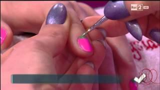 La manicure a mezzaluna di Irene Merlo sulle mani di Elena Barolo - Detto fatto del 05/03/2014