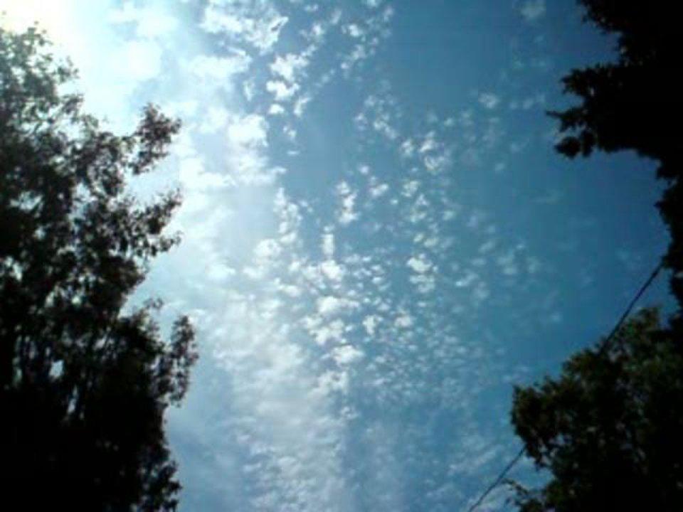 HD - Chemtrails Anyone? LOOK UP!