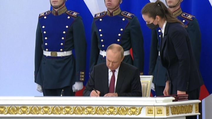 Putin firma per annettere le quattro regioni ucraine occupate