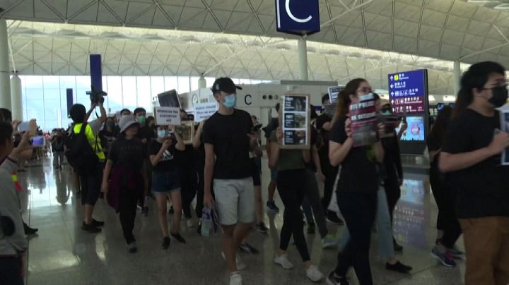 Hong Kong, nuova manifestazione all'aeroporto