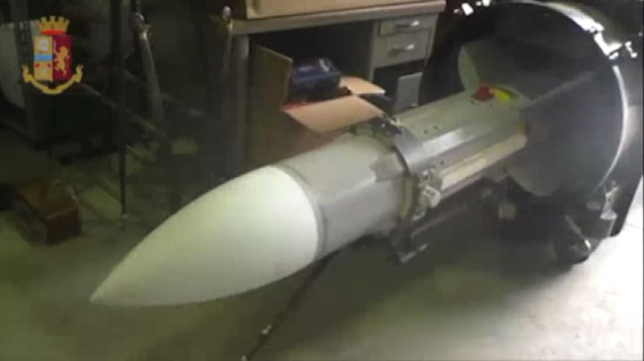 Sequestrato arsenale da guerra, c'è anche un missile aria-aria