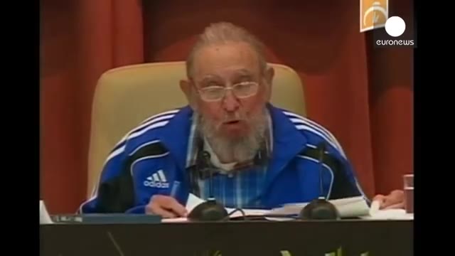 Fidel Castro in parlamento  a Cuba a 90 anni