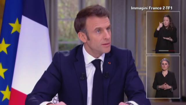Macron difende la riforma delle pensioni in tv: "È necessaria"