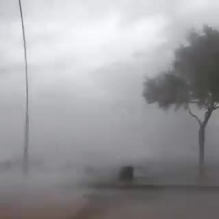 L&#8217;uragano Lorenzo colpisce le Azzorre, gravi danni a causa del vento